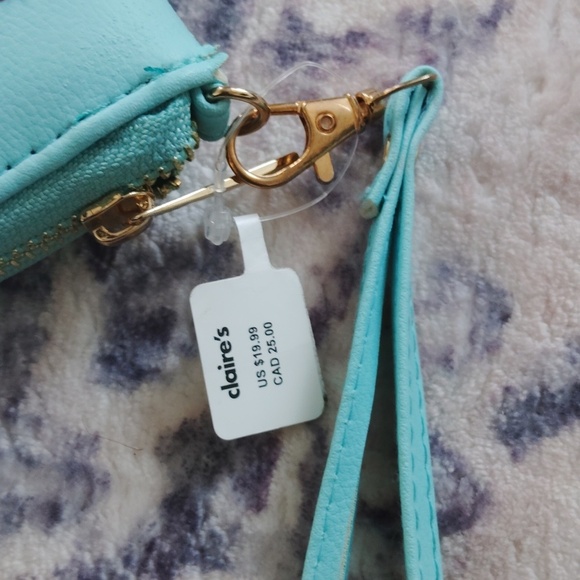 Claire's Blue Wallet Stylish and Compact - Picture 3 of 5